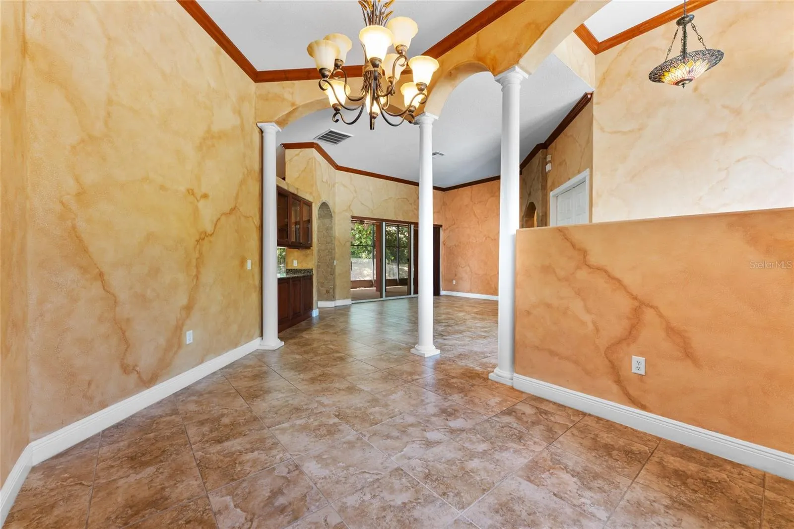614 VINTAGE WAY