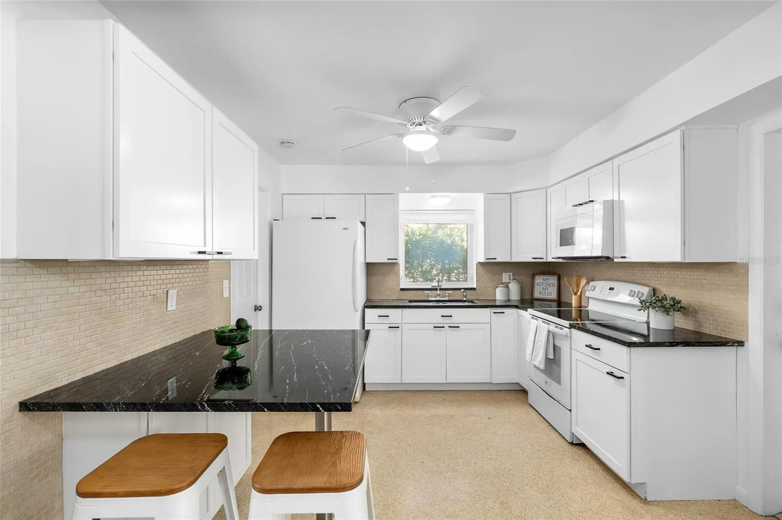 1048 CHARLES ST