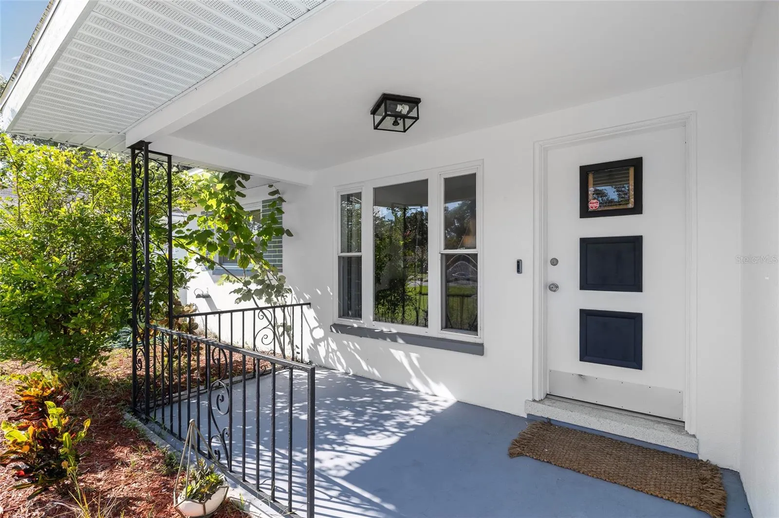 1048 CHARLES ST