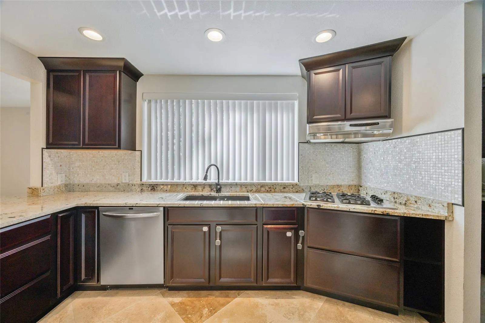 8764 BAYWOOD PARK DR