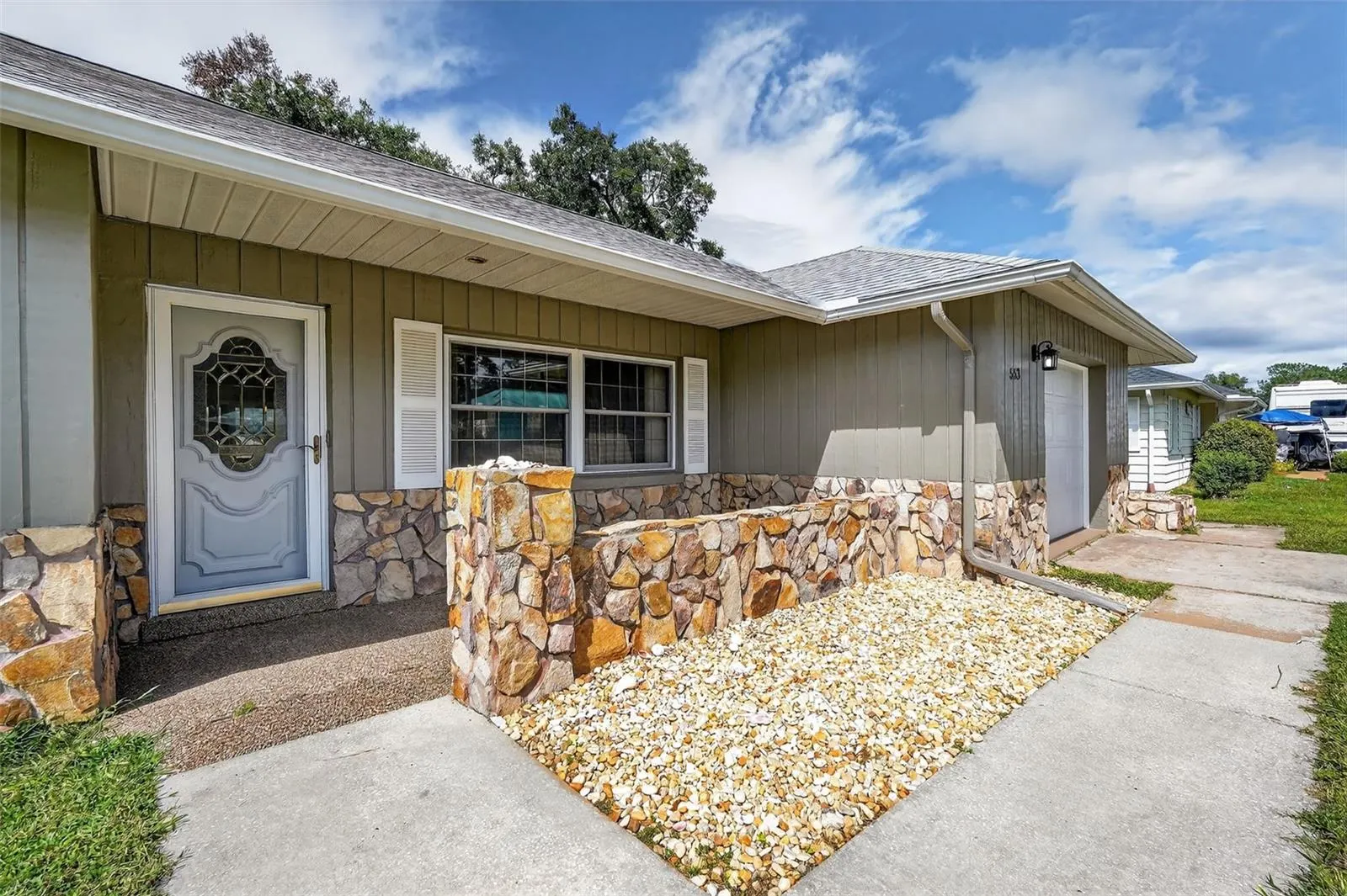 553 W BUTTONBUSH DR