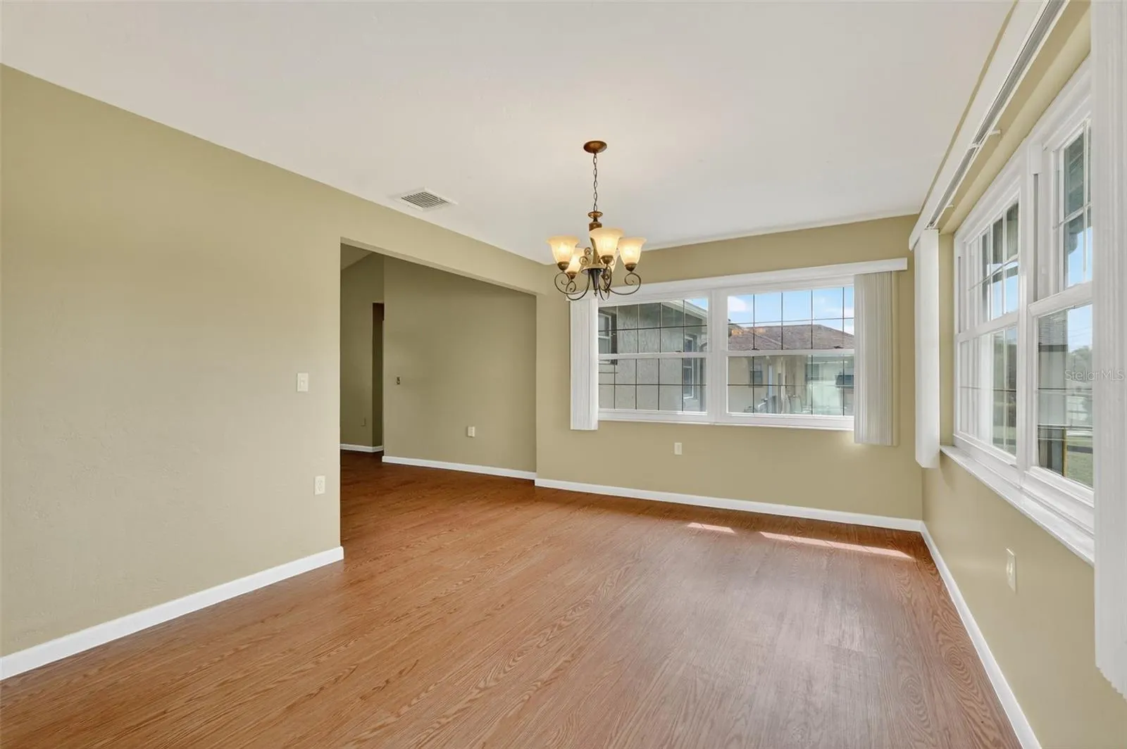 553 W BUTTONBUSH DR