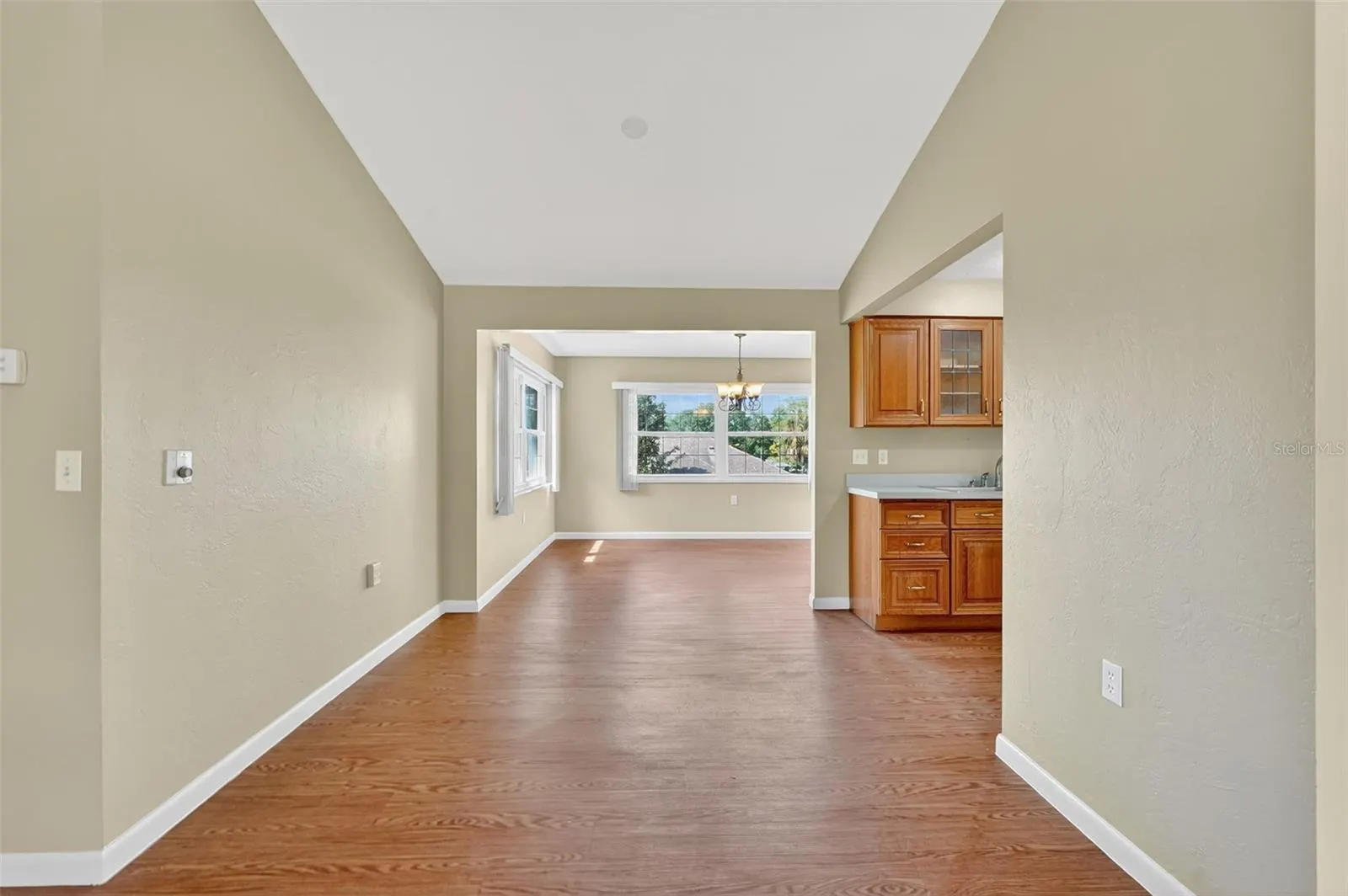 553 W BUTTONBUSH DR
