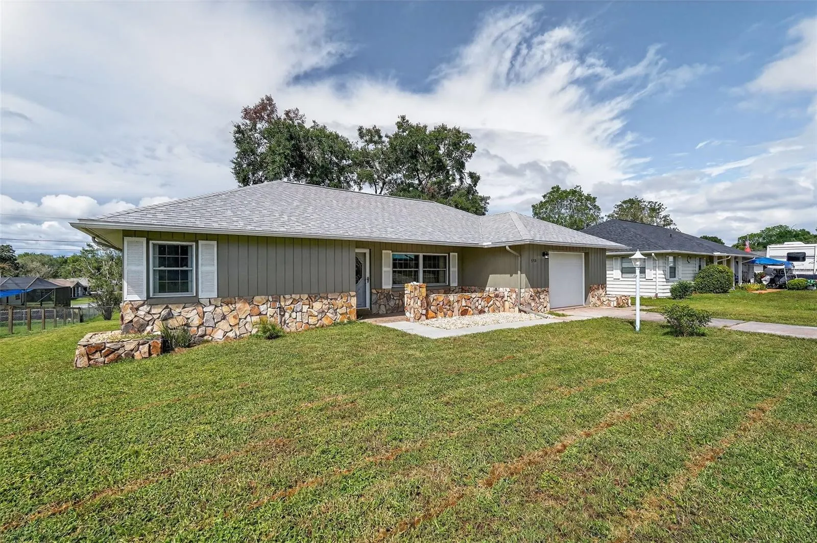 553 W BUTTONBUSH DR