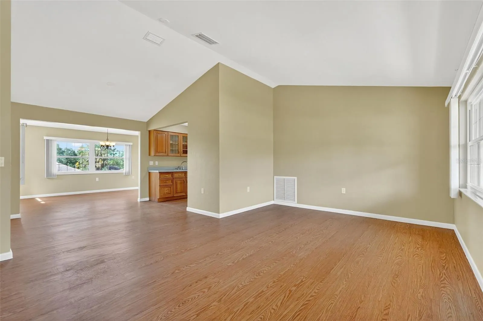 553 W BUTTONBUSH DR