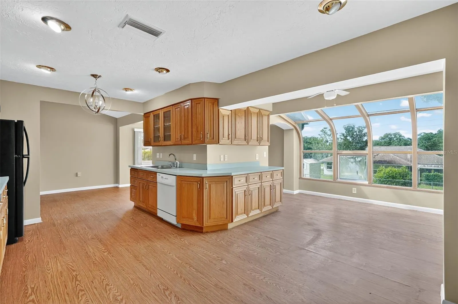 553 W BUTTONBUSH DR