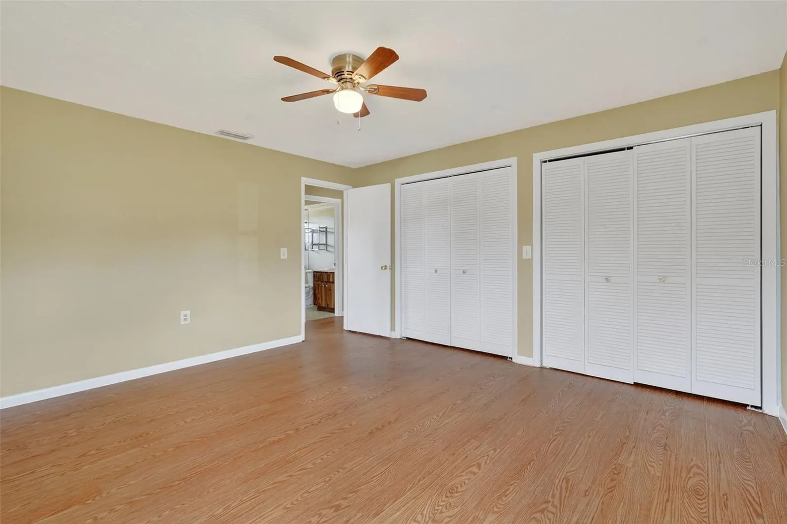553 W BUTTONBUSH DR