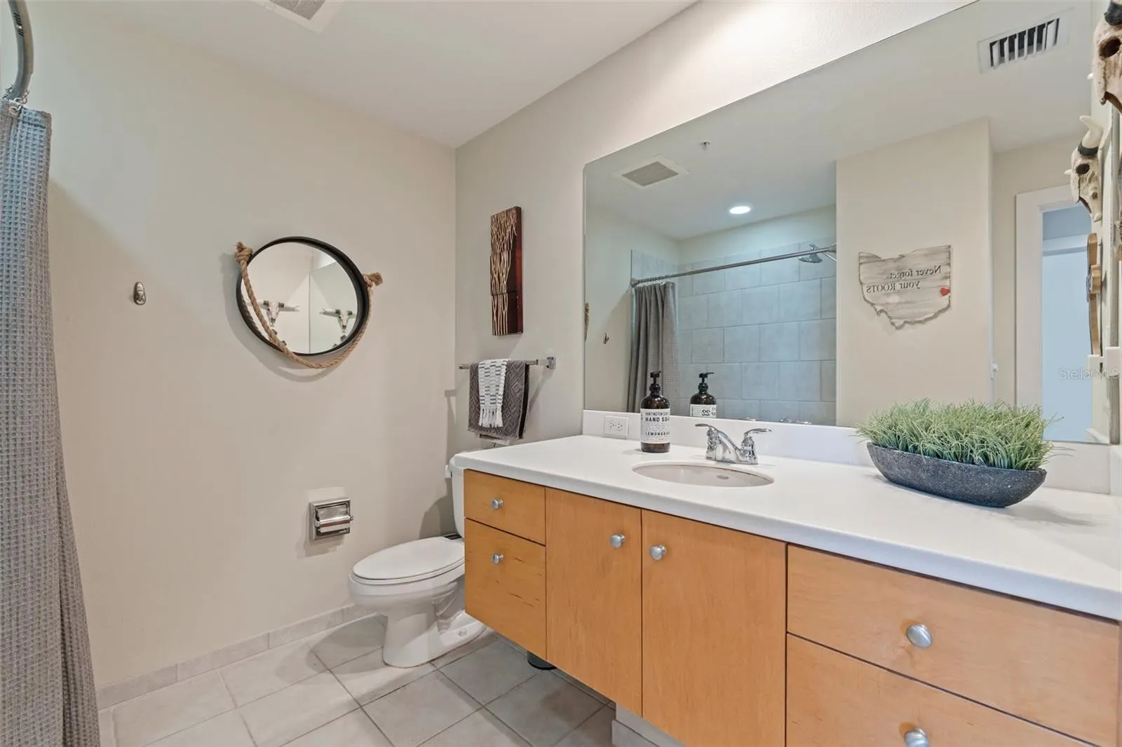 1208 E KENNEDY BLVD #831, #831