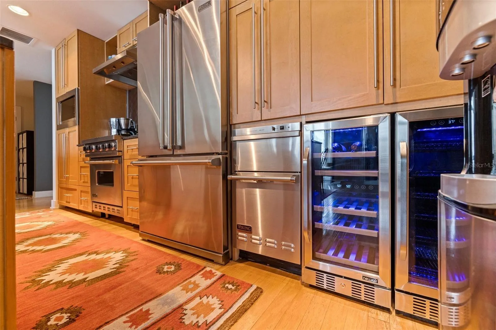 1208 E KENNEDY BLVD #831, #831