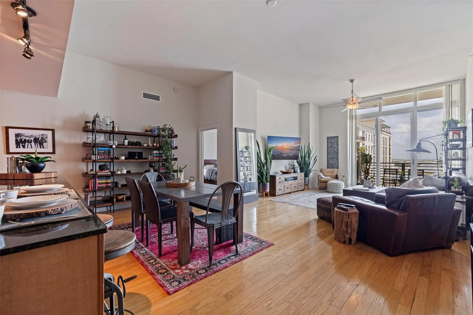 1208 E KENNEDY BLVD #831, #831