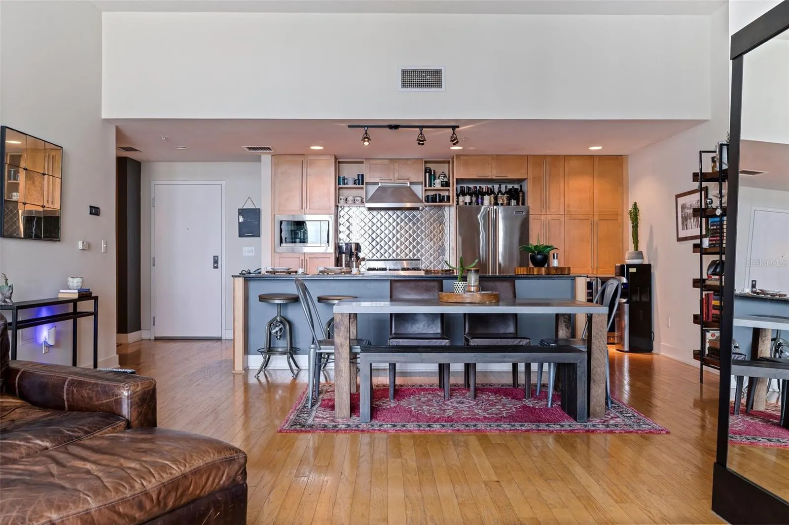 1208 E KENNEDY BLVD #831, #831