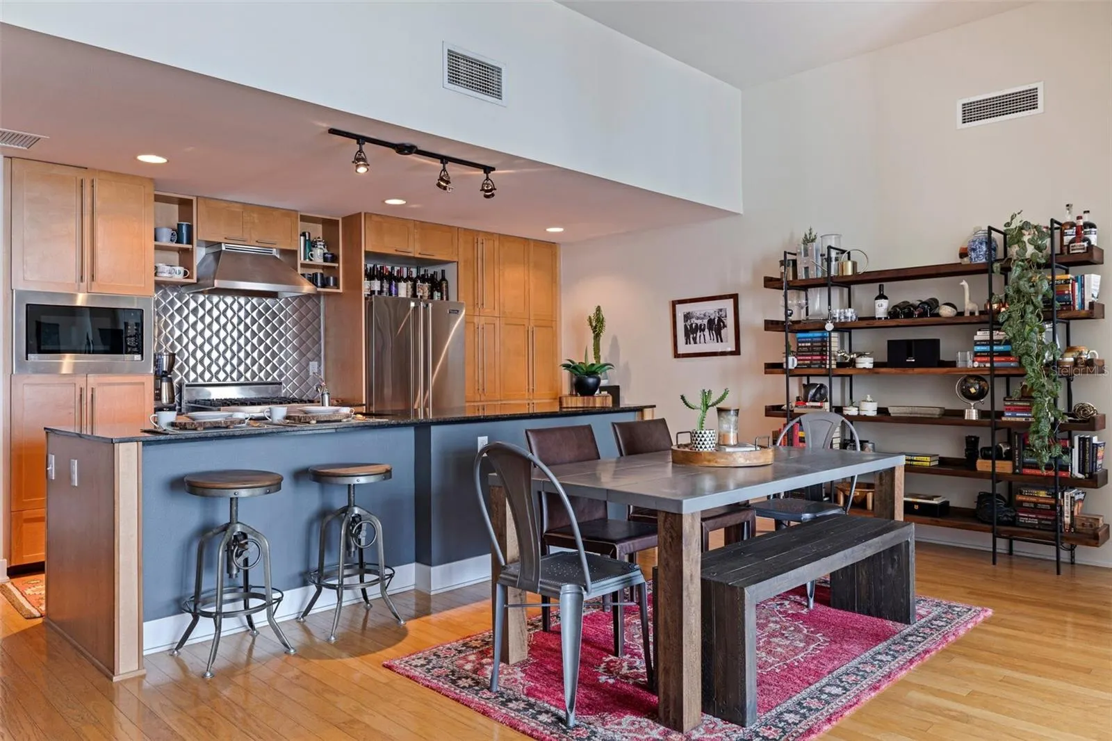 1208 E KENNEDY BLVD #831, #831