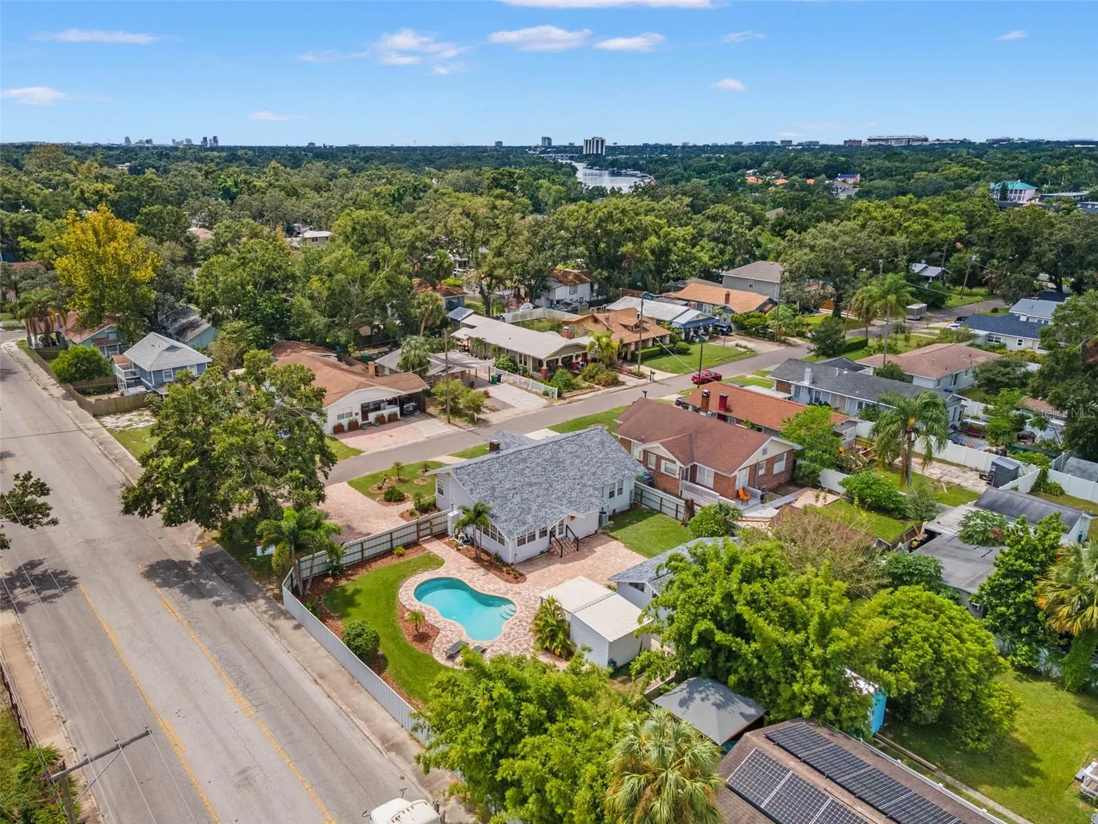 303 W FRIERSON AVE
