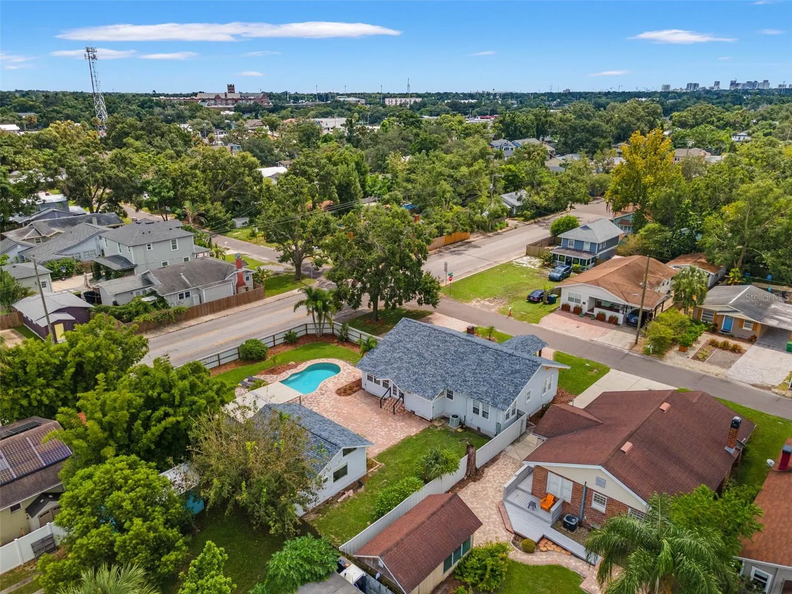 303 W FRIERSON AVE