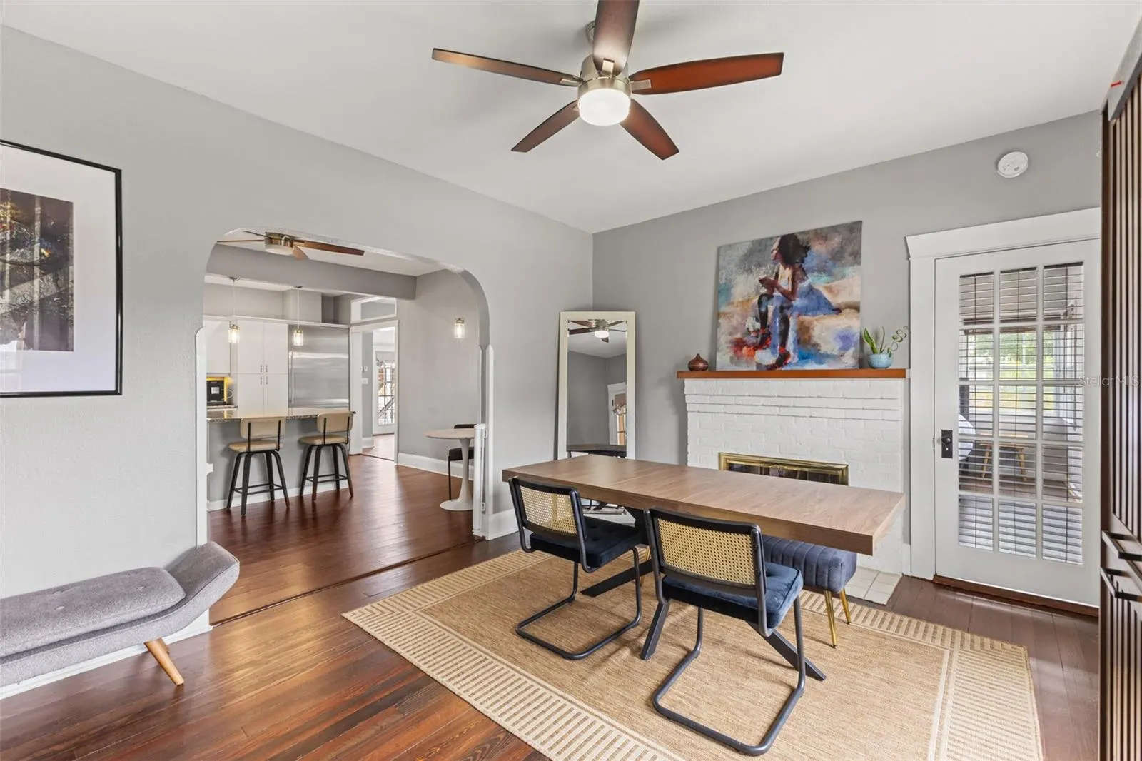 303 W FRIERSON AVE