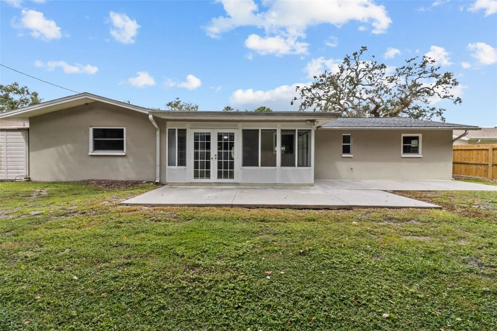 2267 MANOR CT