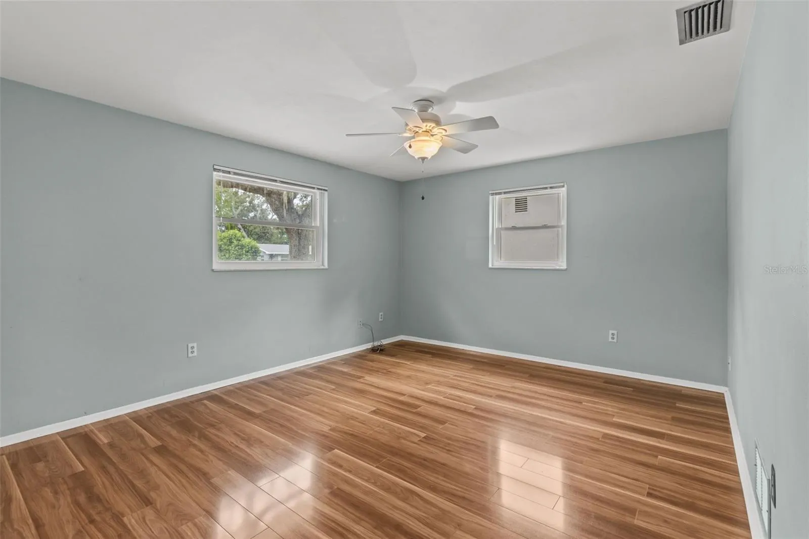 2267 MANOR CT