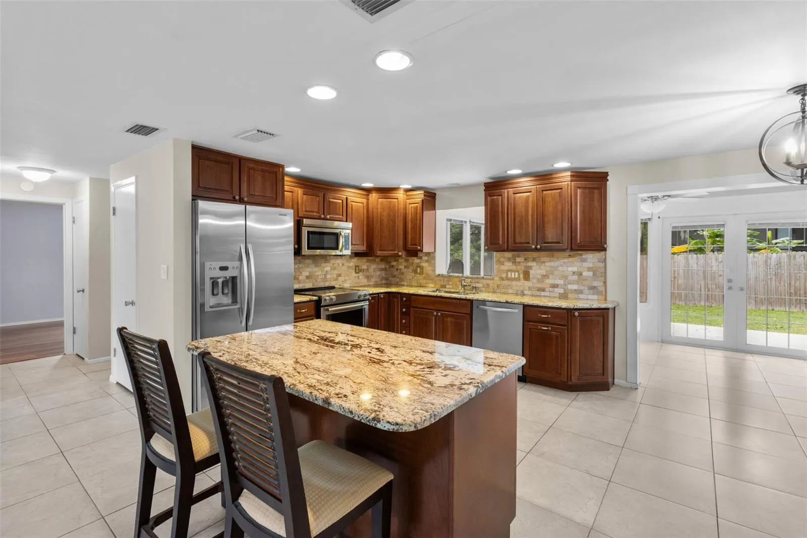 2267 MANOR CT