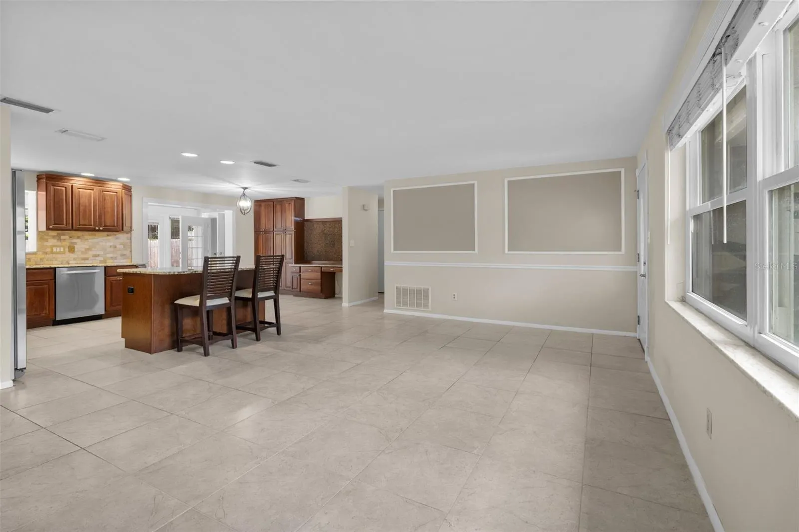 2267 MANOR CT