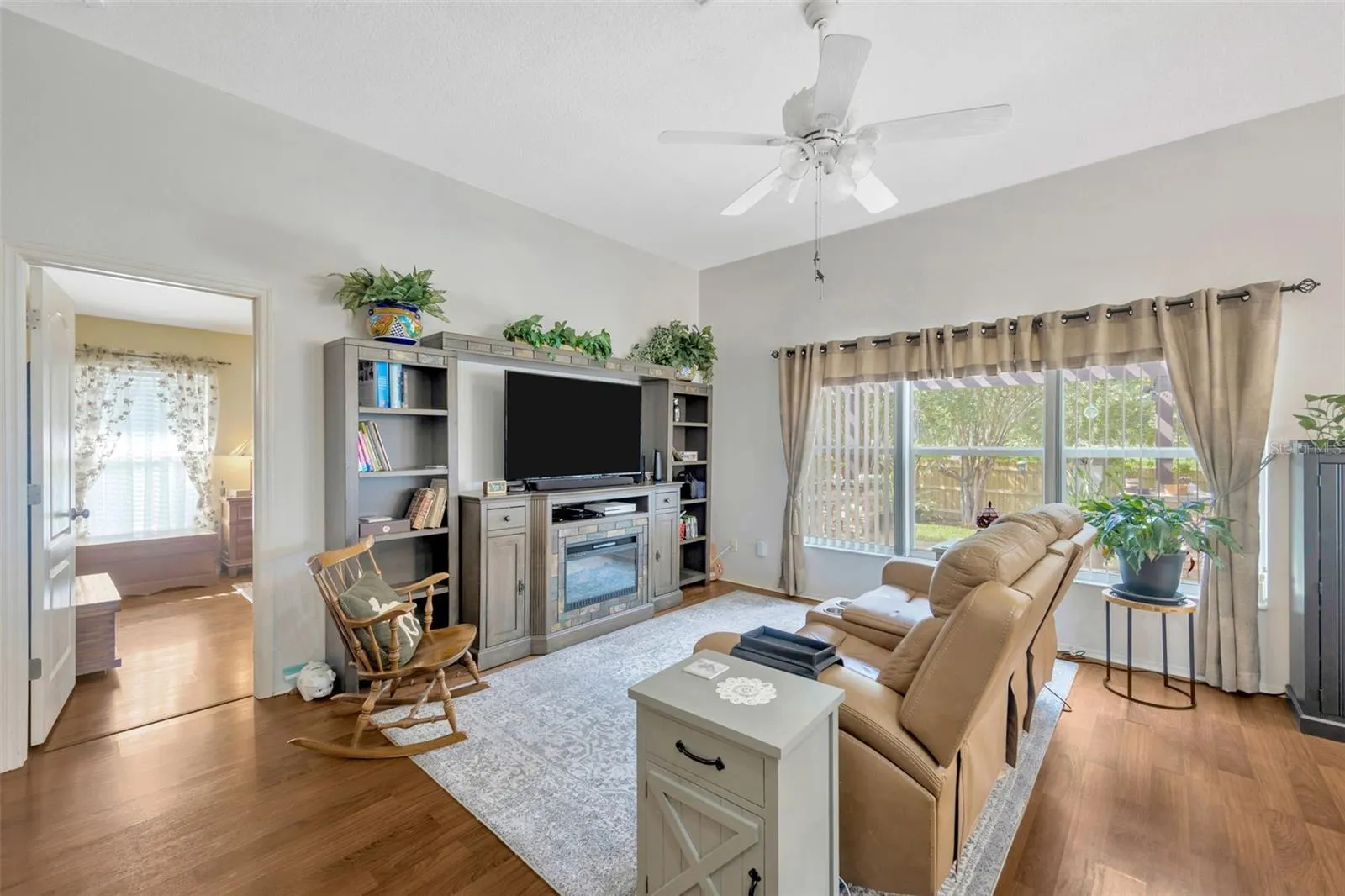 416 HENDERSON AVE
