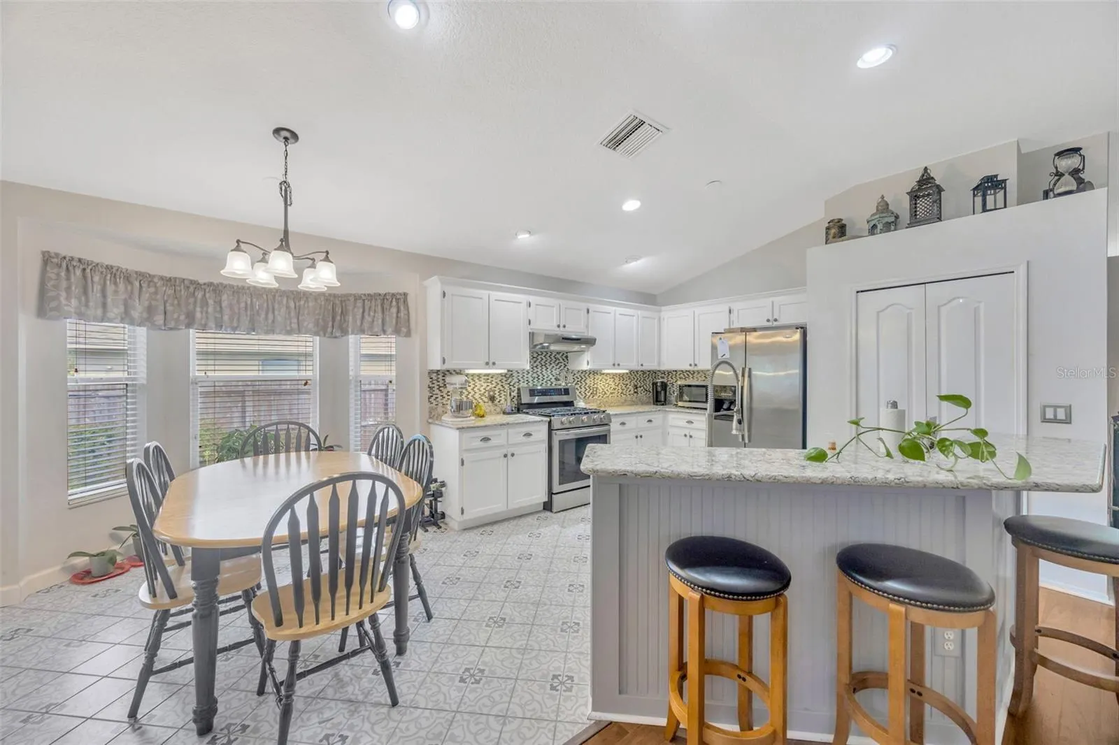 416 HENDERSON AVE
