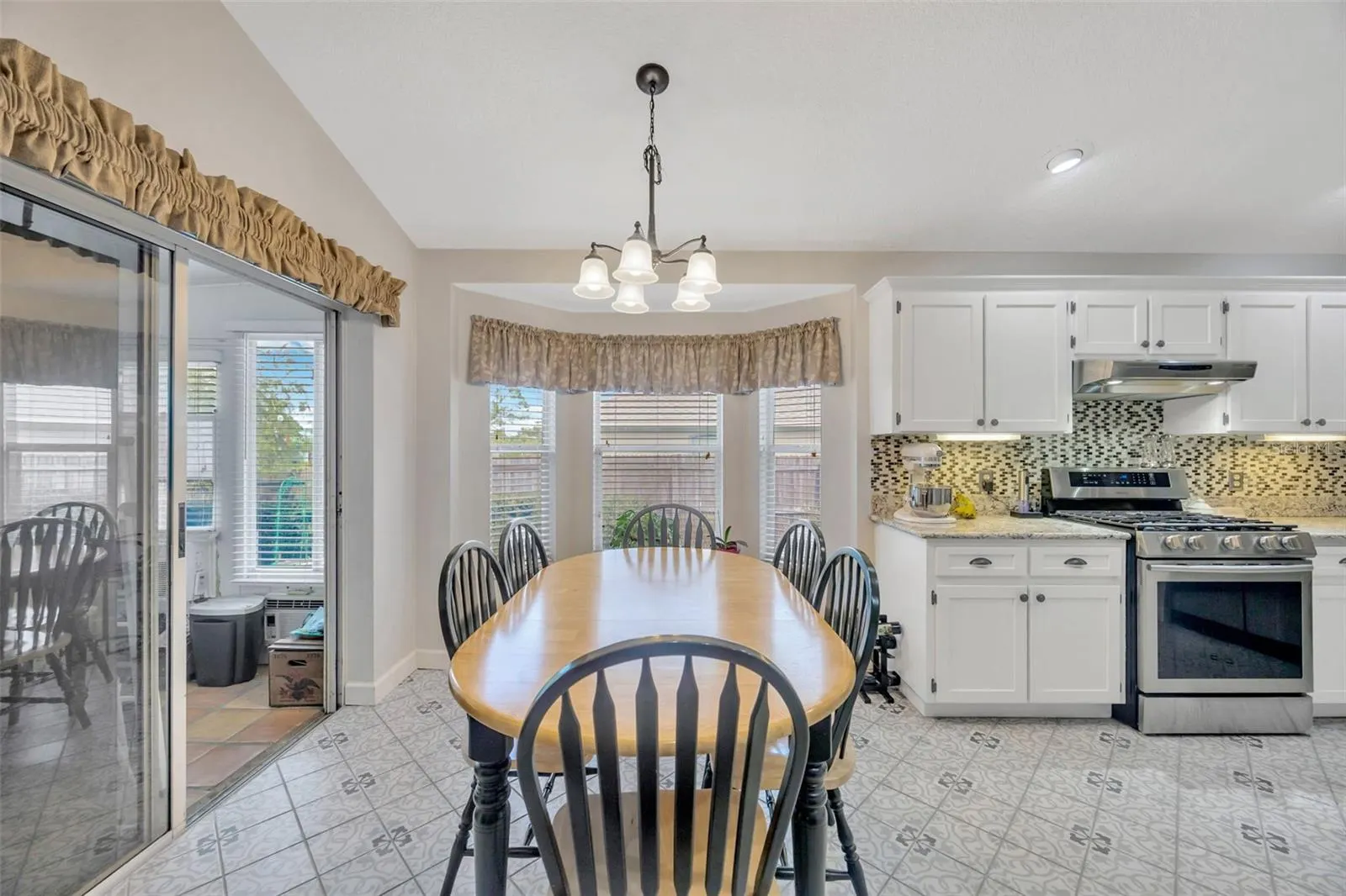 416 HENDERSON AVE