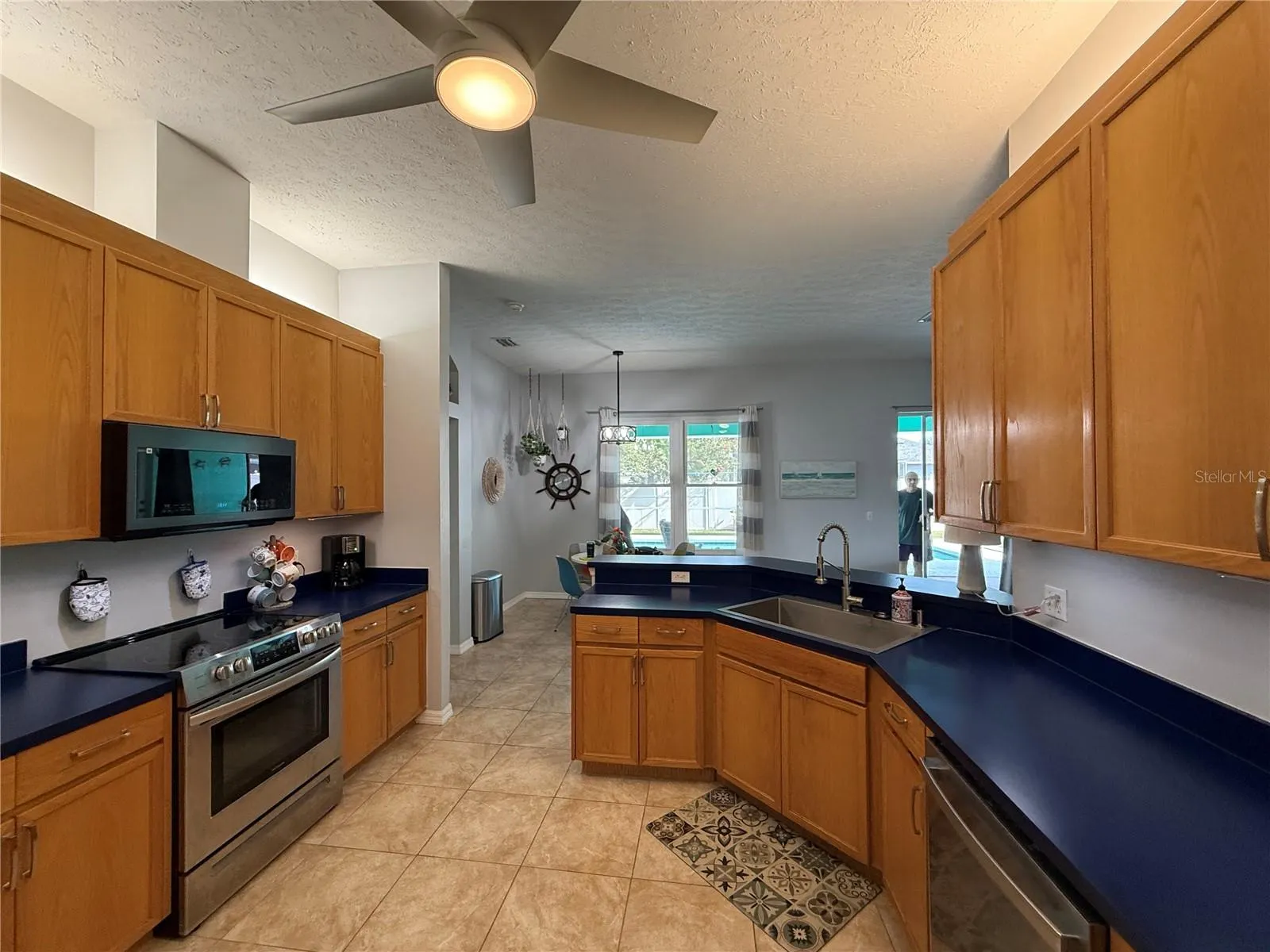9712 MARY ROBIN DR
