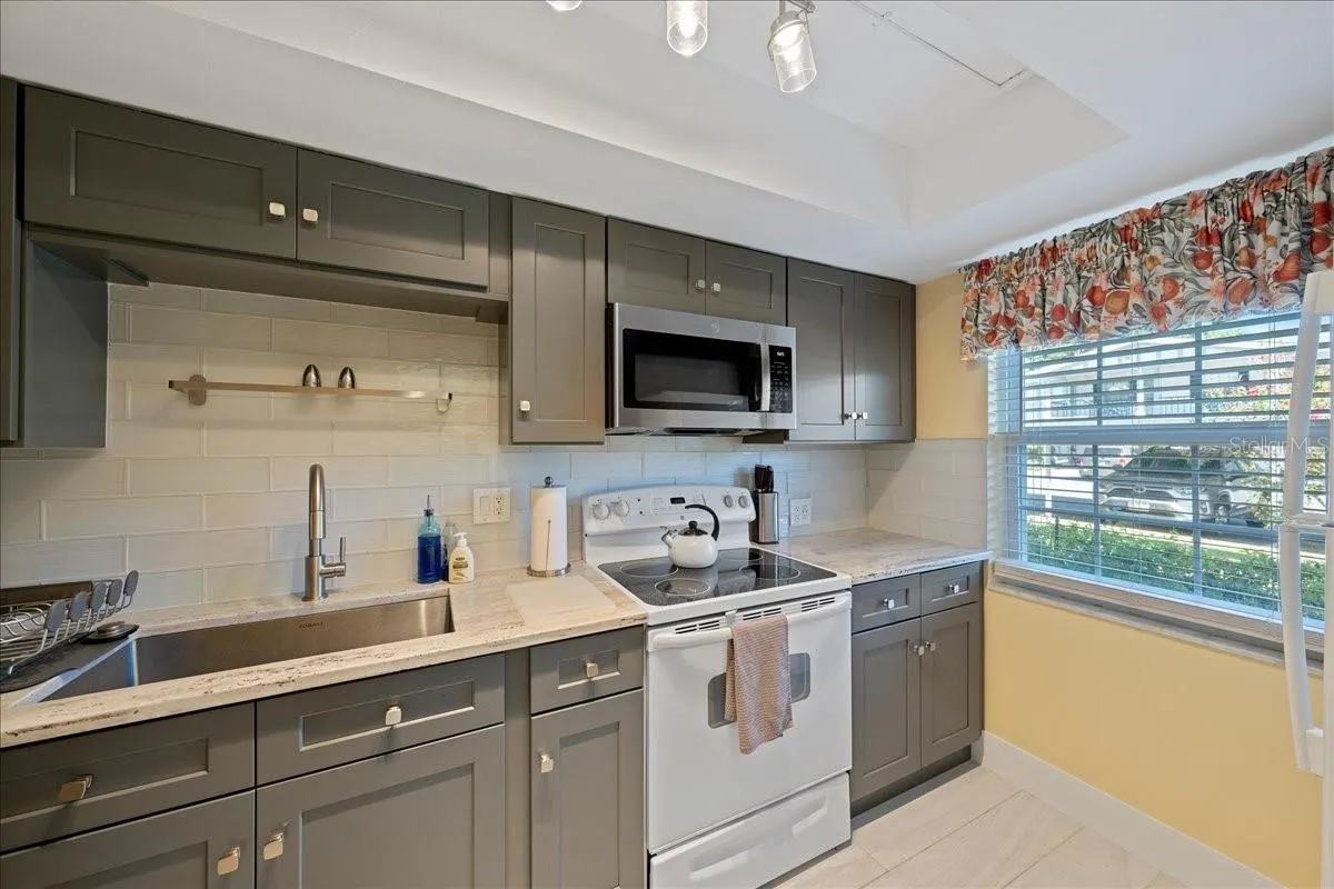 200 GLENNES LN #108, #108