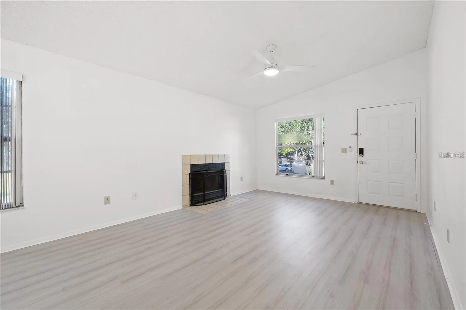4004 DREAM OAK PL #203, #203