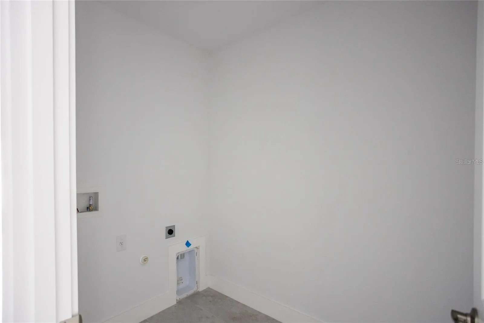 573 ROSE APPLE CIR