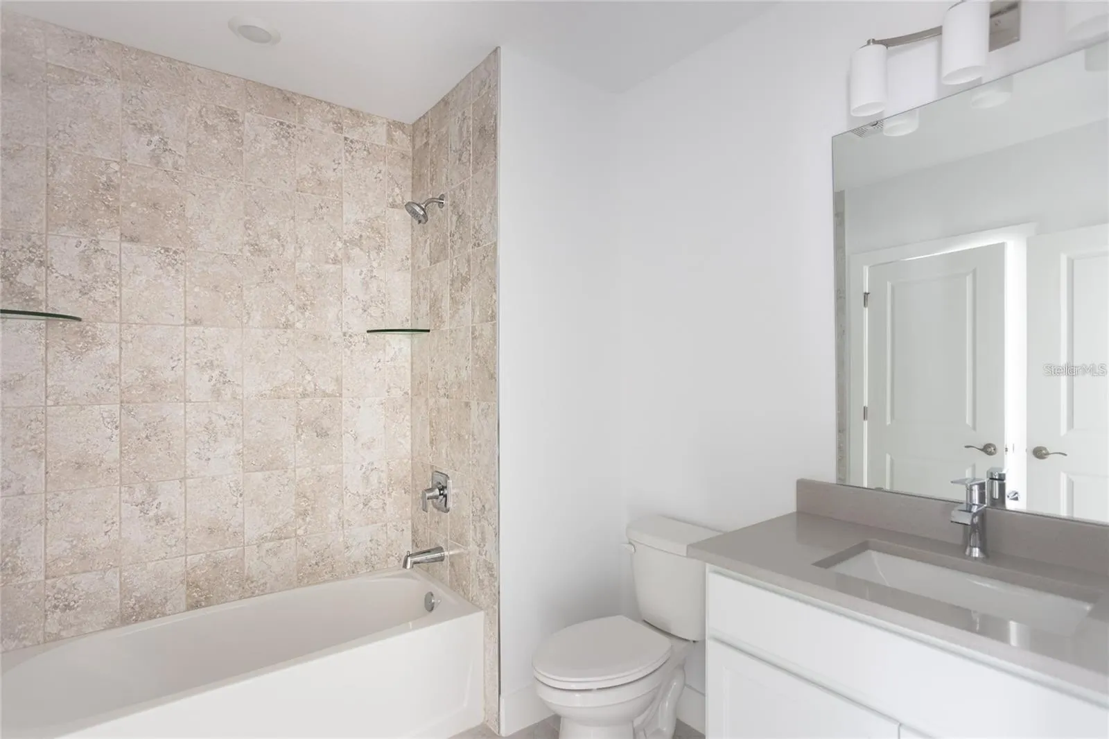 573 ROSE APPLE CIR