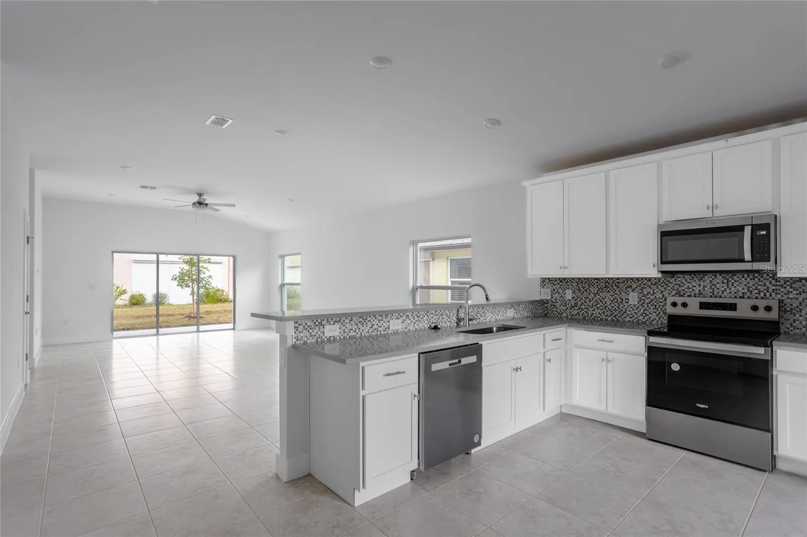 573 ROSE APPLE CIR