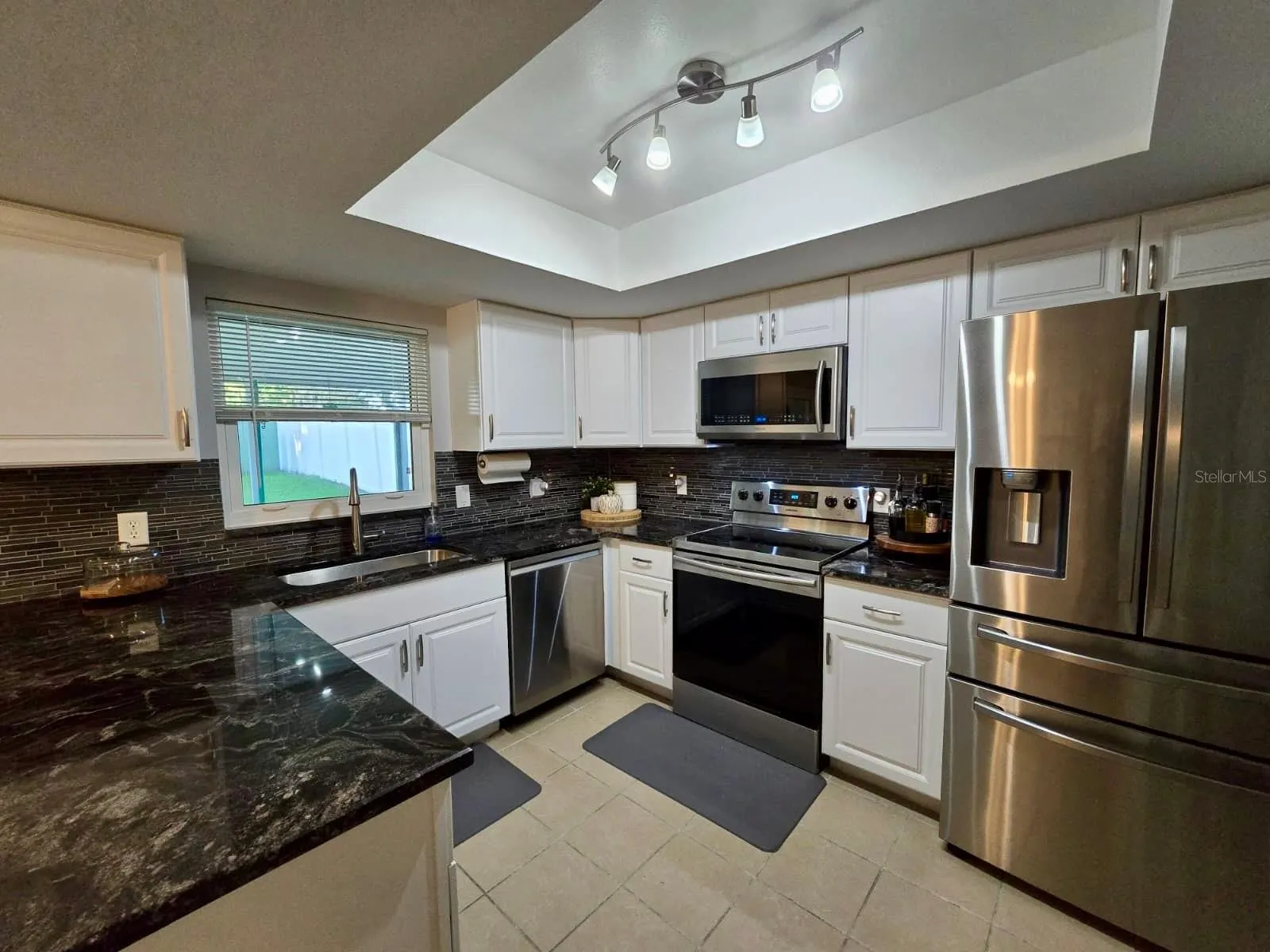1615 CROSSRIDGE DR