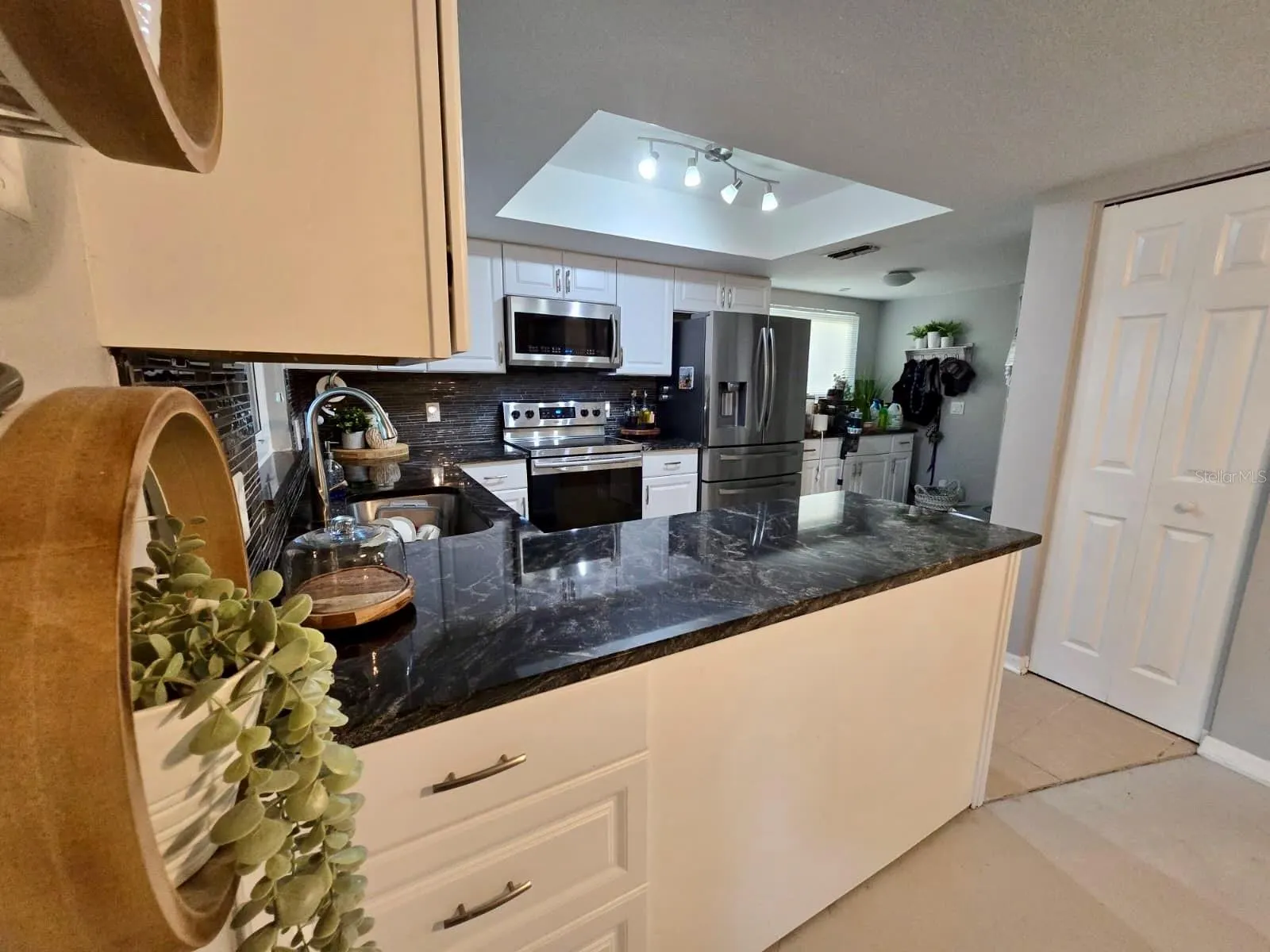 1615 CROSSRIDGE DR