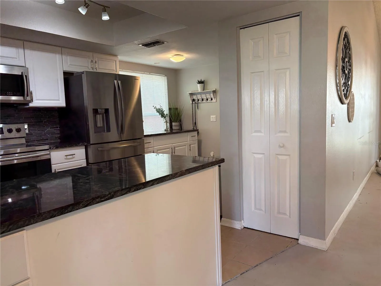 1615 CROSSRIDGE DR