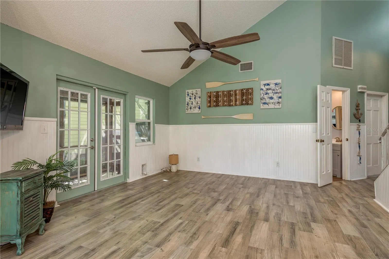 678 GREENGLEN LN