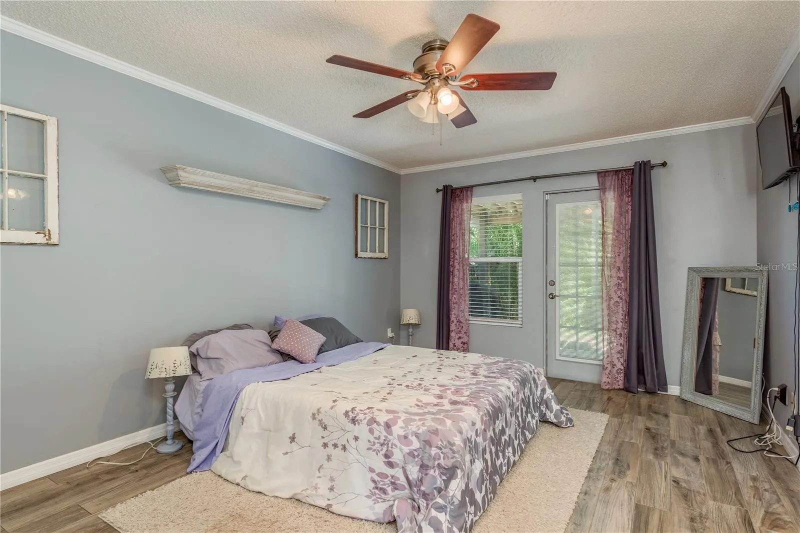 678 GREENGLEN LN