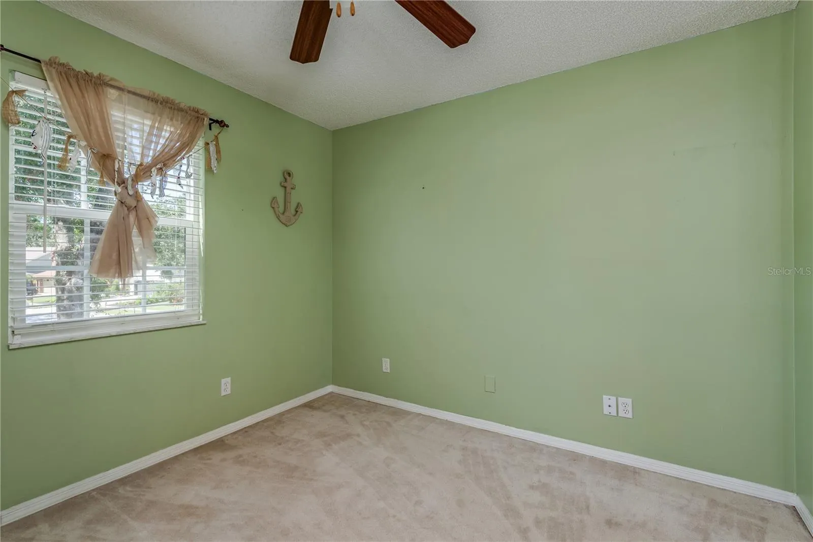678 GREENGLEN LN