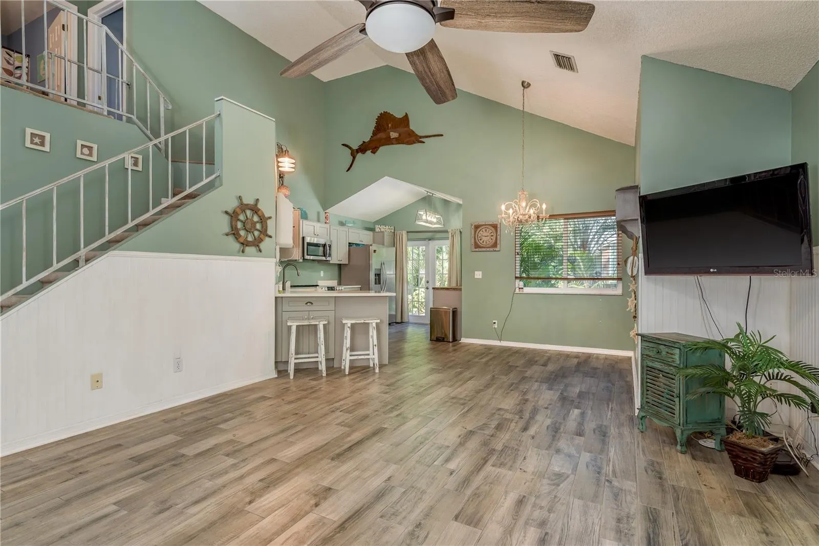 678 GREENGLEN LN