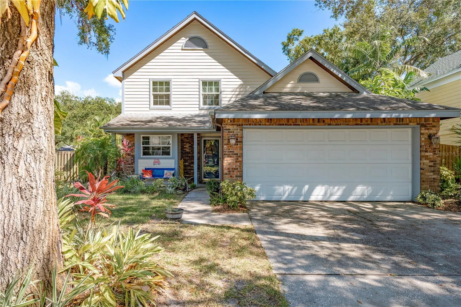 678 GREENGLEN LN