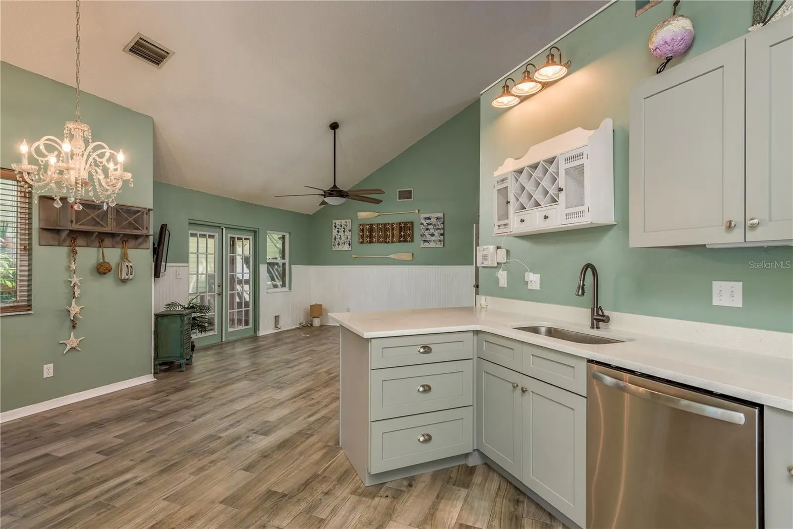 678 GREENGLEN LN