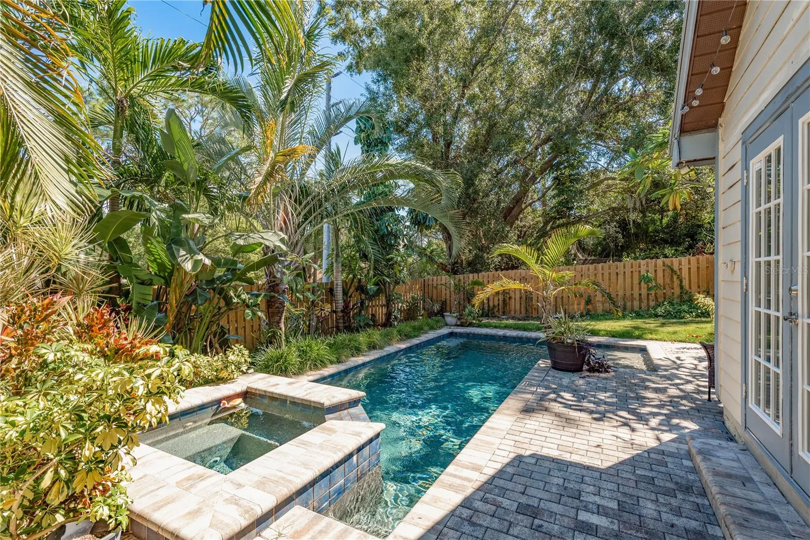 678 GREENGLEN LN