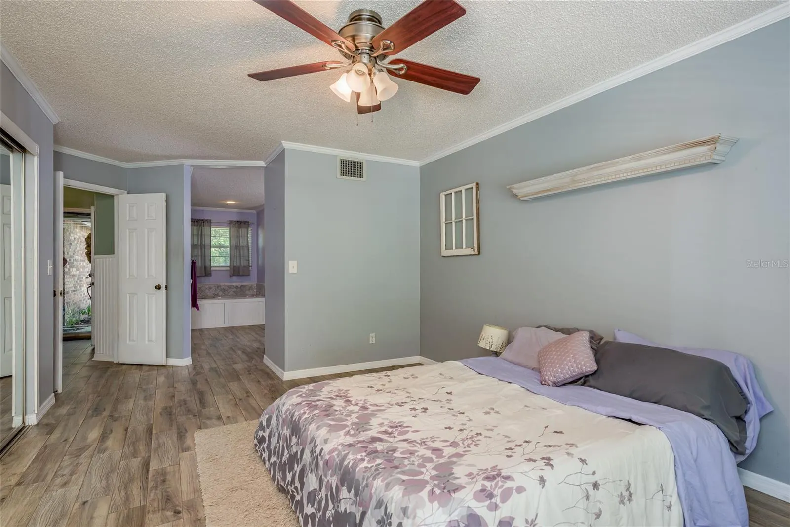 678 GREENGLEN LN
