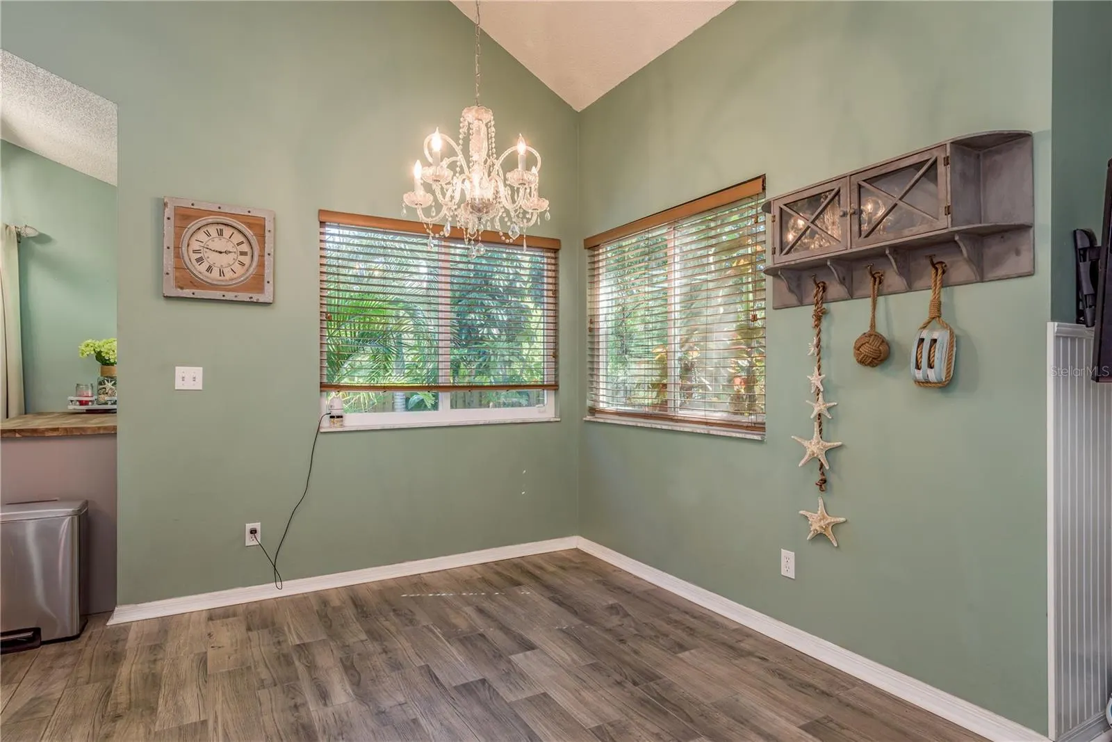678 GREENGLEN LN