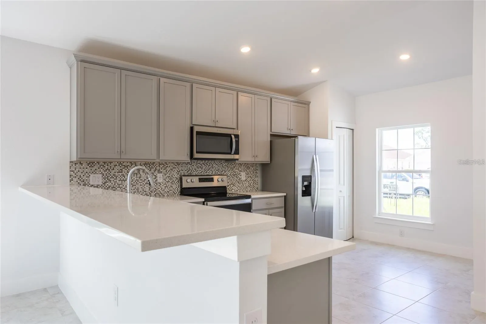605 ROSE APPLE CIR