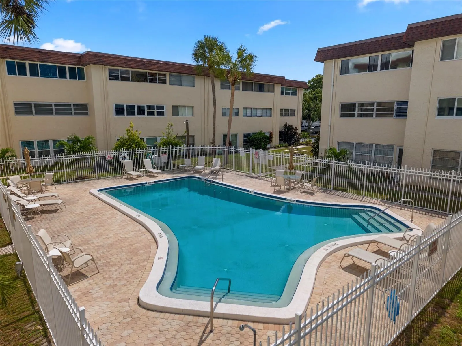 209 NE LINCOLN CIR N #109, #109