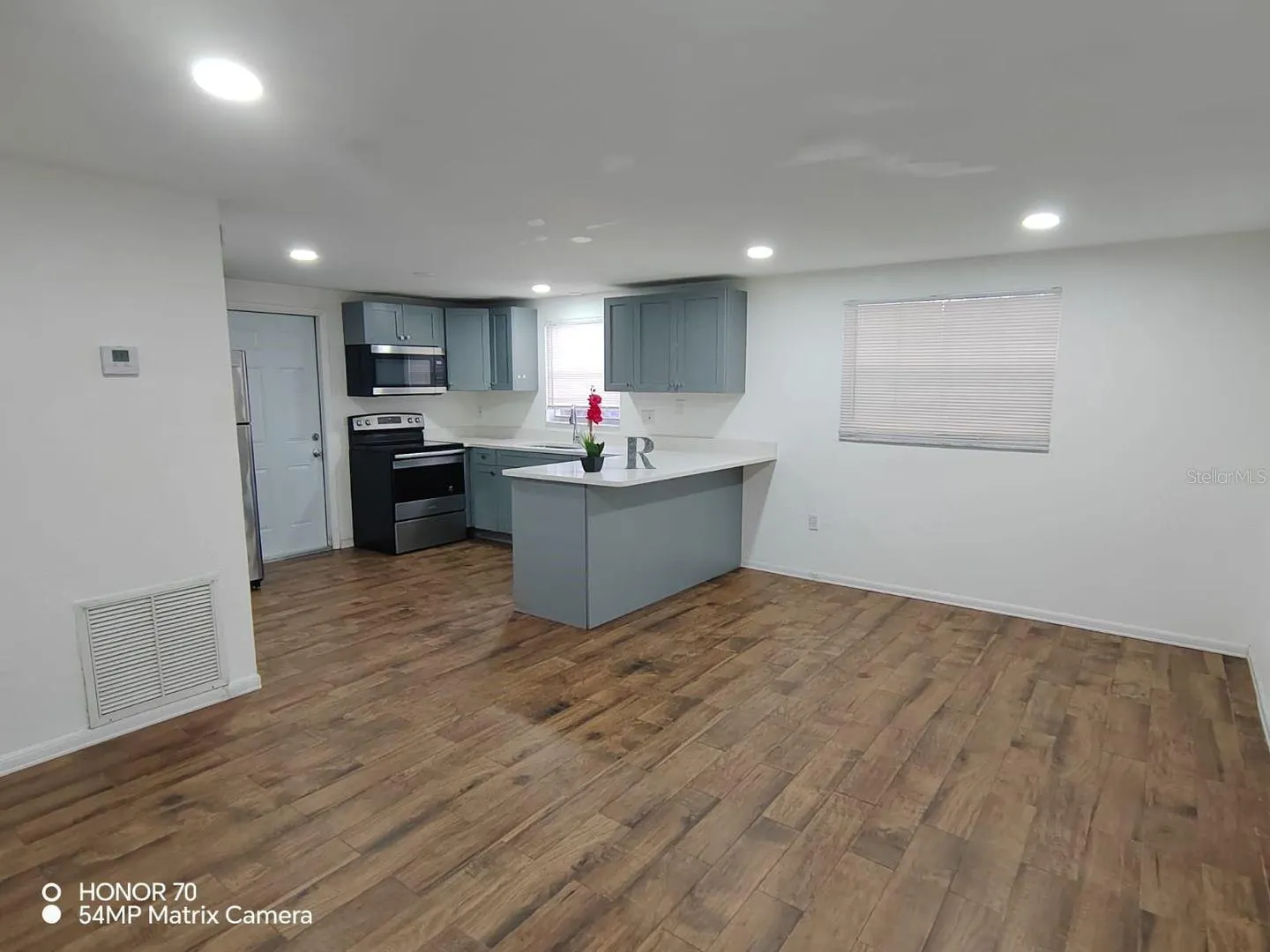 1103 33RD AVE W