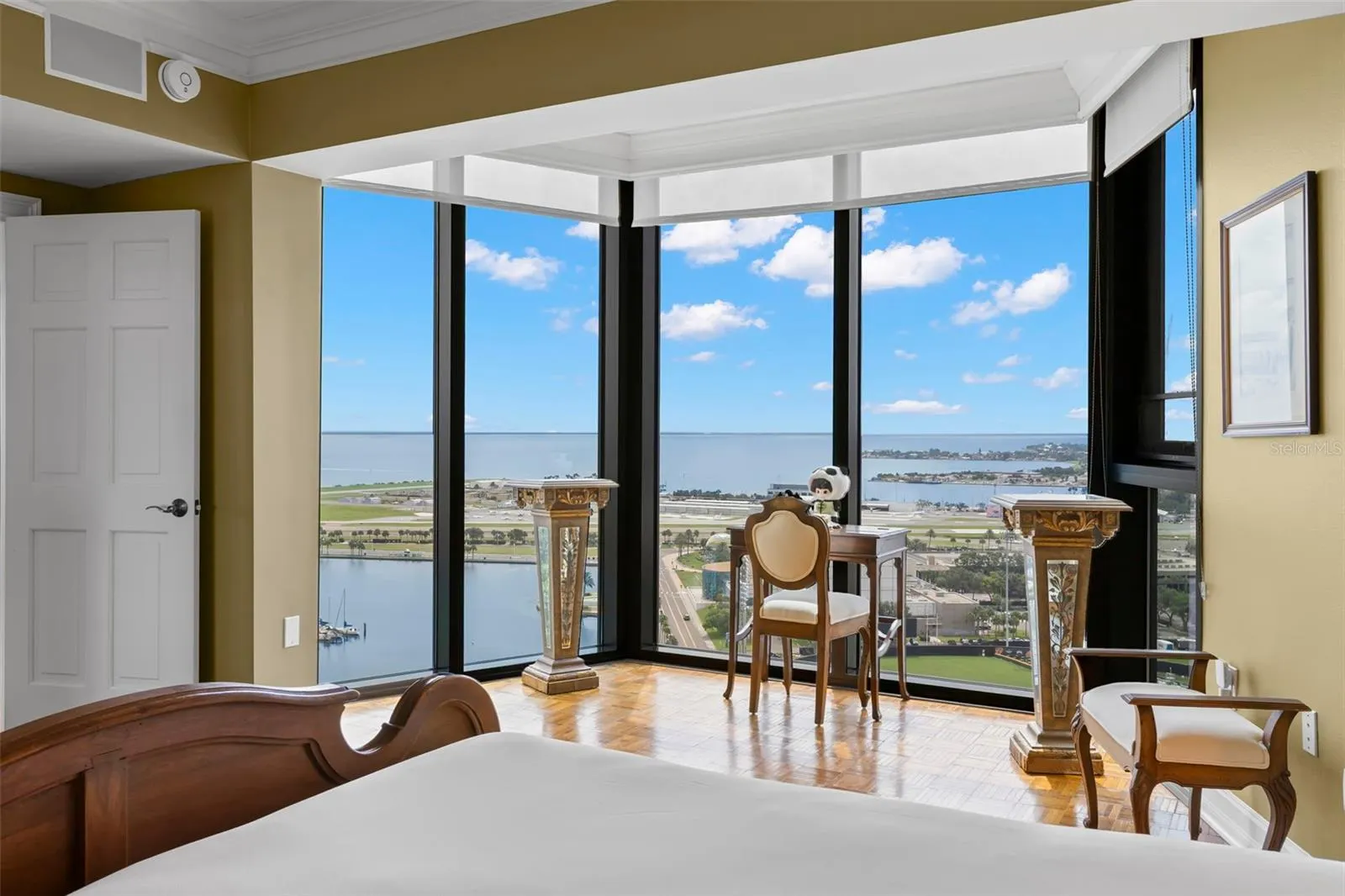 1 BEACH DR SE #2206, #2206