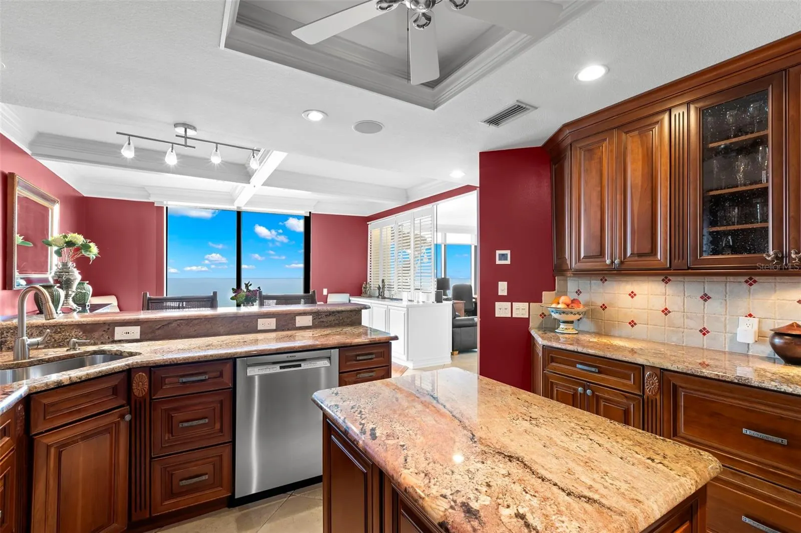 1 BEACH DR SE #2206, #2206