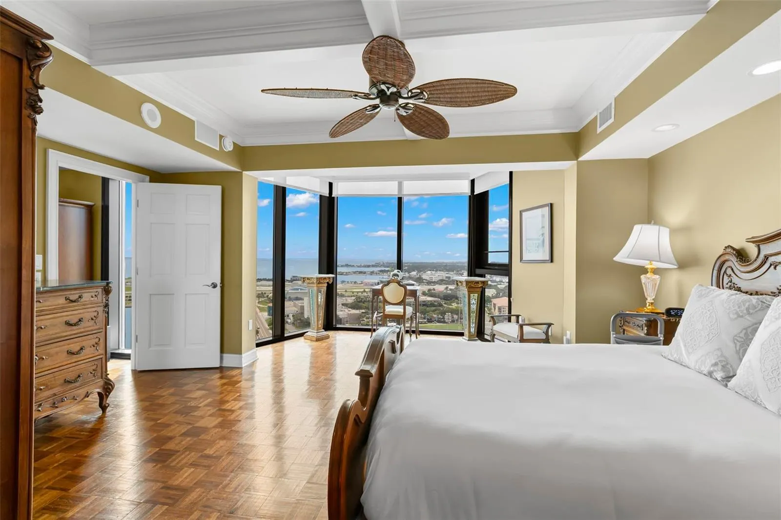 1 BEACH DR SE #2206, #2206